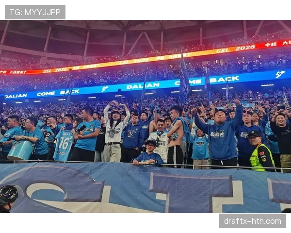 英超看台上的热血故事：球迷激情与团结如何重塑体育文化