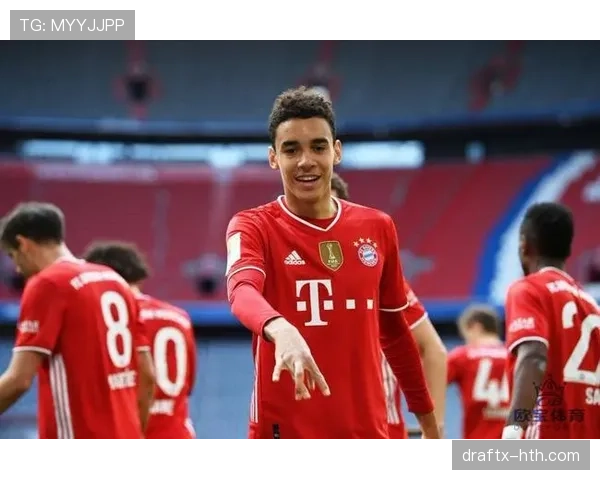 穆西亚拉进球效率与冷静并存,状态回暖引关注 穆西亚拉进球效率与冷静并存,状态回暖引关注