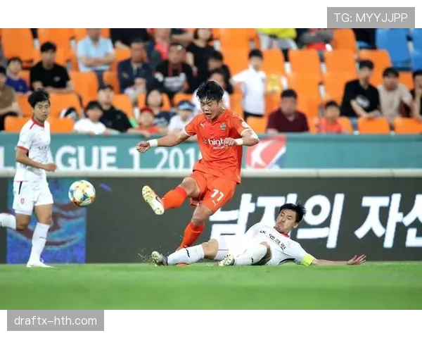 新赛季防守数据亮眼:防线稳固球队状态回暖,防守疲软队伍面临严峻考验 新赛季防守数据亮眼:防线稳固球队状态回暖,防守疲软队伍面临严峻考验