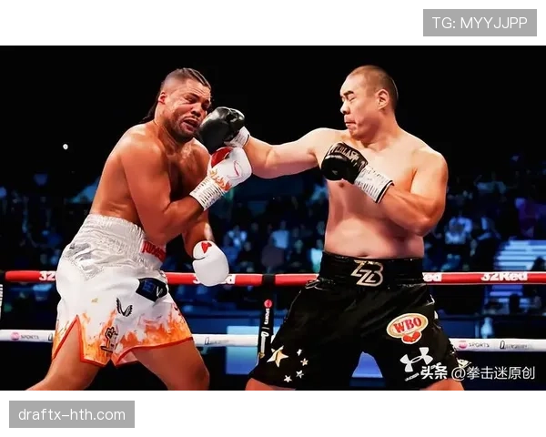 张志磊赛场像坦克，回家却像邻居大叔——拖鞋、外卖盒和那张旧沙发