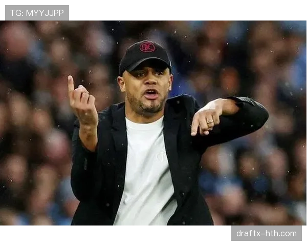 孔帕尼赛场上像铁血队长，下班拎着菜篮走出更衣室那刻真像隔壁邻居，心态直接懵了